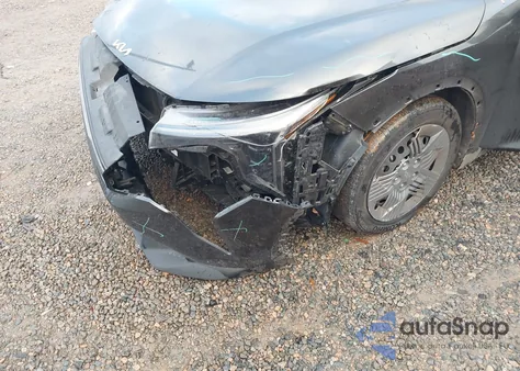 2025 Kia K4 Lx из США, поврежденный, VIN 3KPFT4DE6SE021704